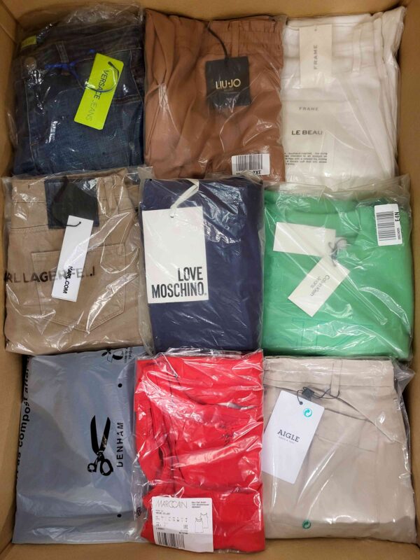 The photo shows a package with clothing in the category AP.