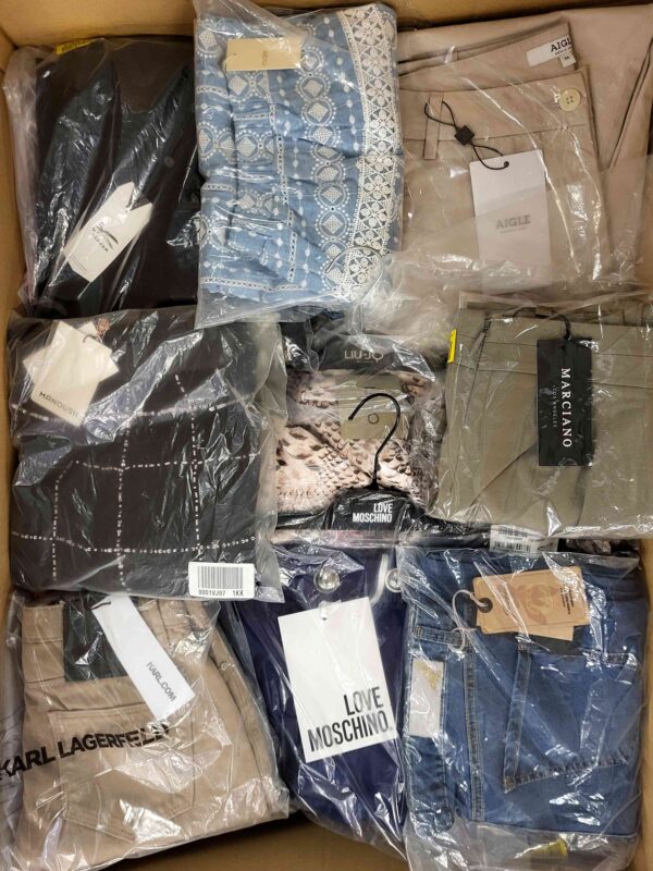 The photo shows a package with clothing in the category AP.