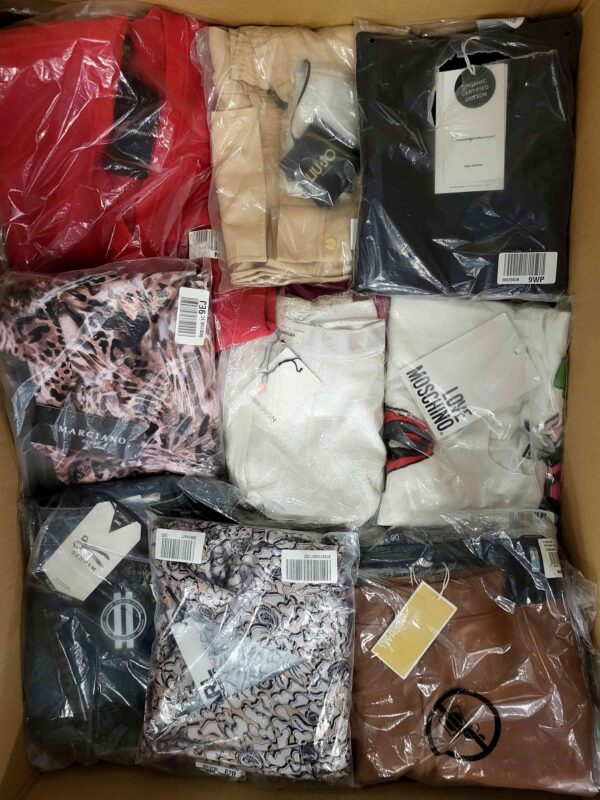 The photo shows a package with clothing in the category AP.