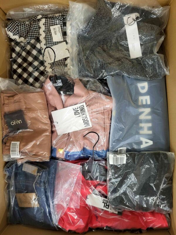 The photo shows a package with clothing in the category AP.