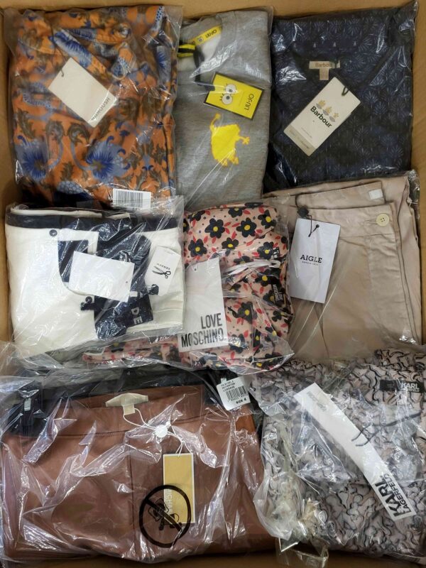 The photo shows a package with clothing in the category AP.