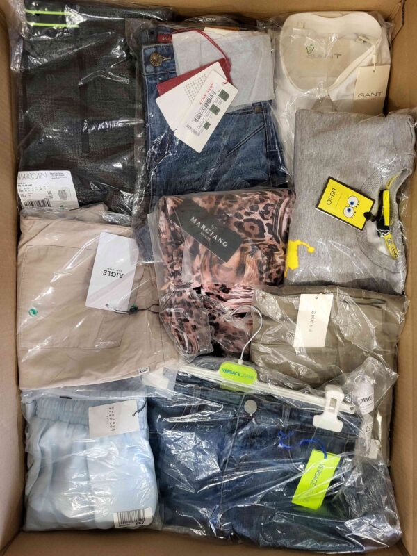 The photo shows a package with clothing in the category AP.
