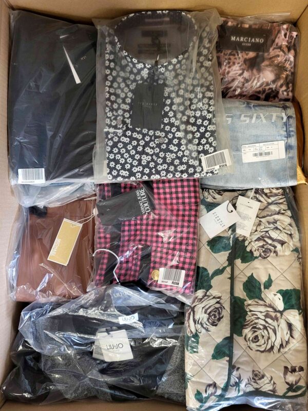 The photo shows a package with clothing in the category AP.