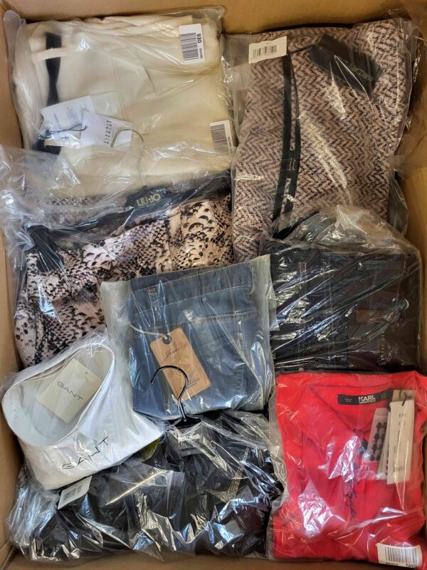The photo shows a package with clothing in the category AP.