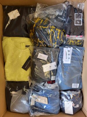 The photo shows a package with clothing in the category AP.