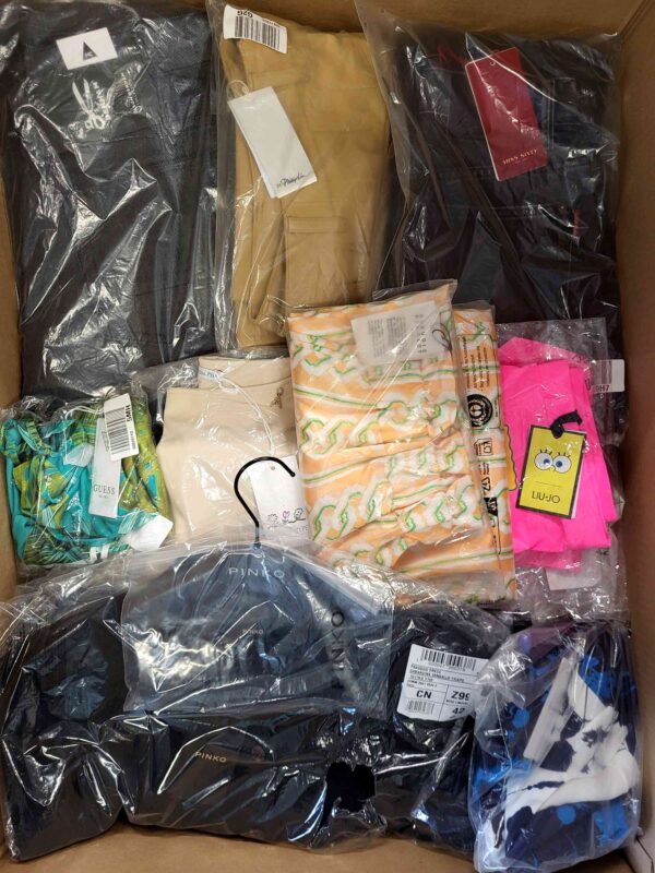 The photo shows a package with clothing in the category AP.