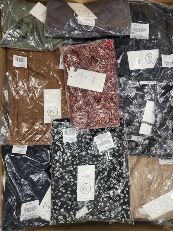 The photo shows a package with clothing in the category YA.