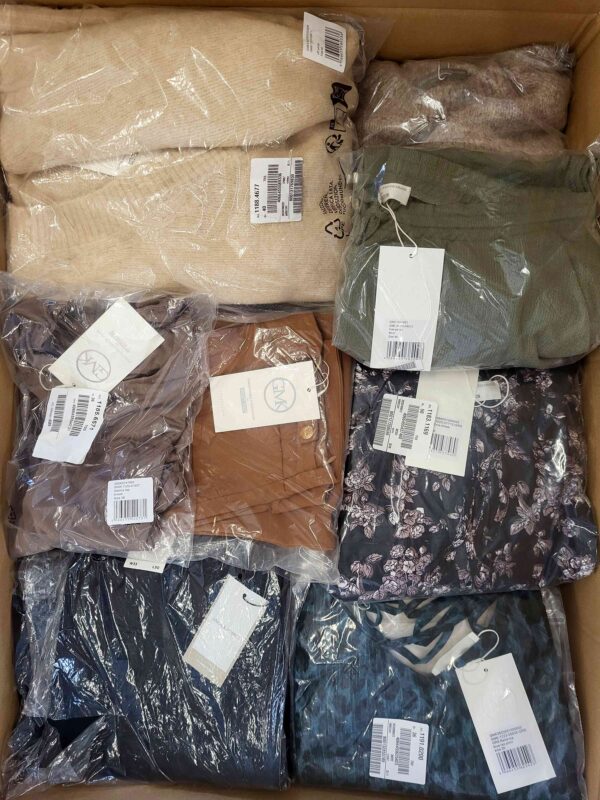 The photo shows a package with clothing in the category YA.