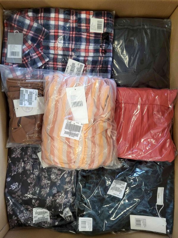 The photo shows a package with clothing in the category YA.