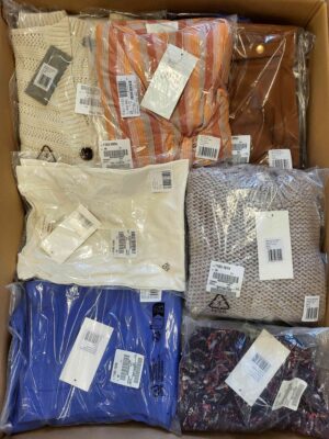 The photo shows a package with clothing in the category YA.