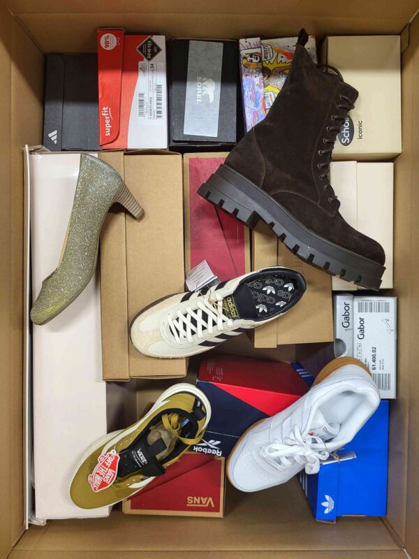 The photo shows a package with footwear in the category AS.