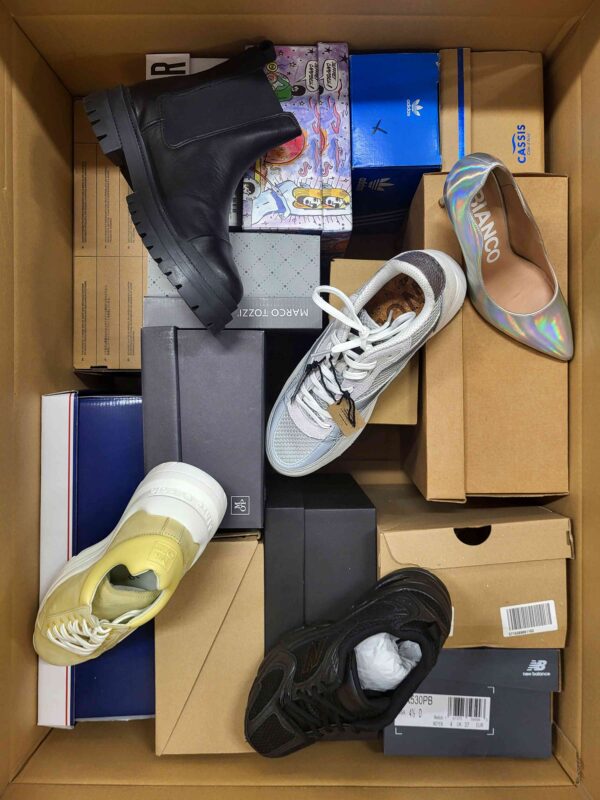 The photo shows a package with footwear in the category AS.