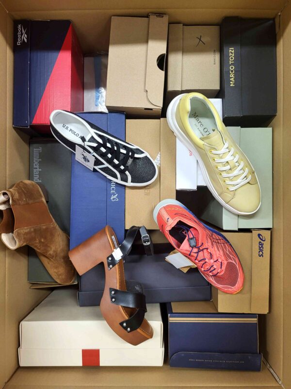 The photo shows a package with footwear in the category AS.