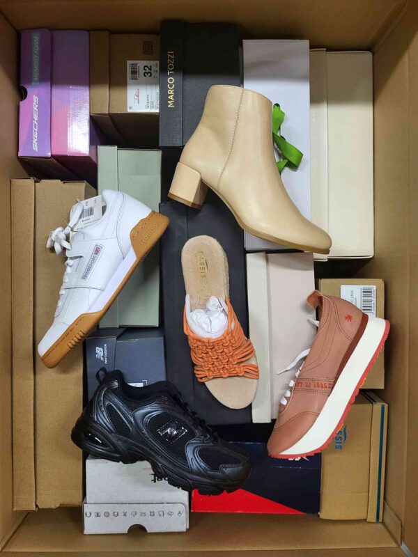 The photo shows a package with footwear in the category AS.