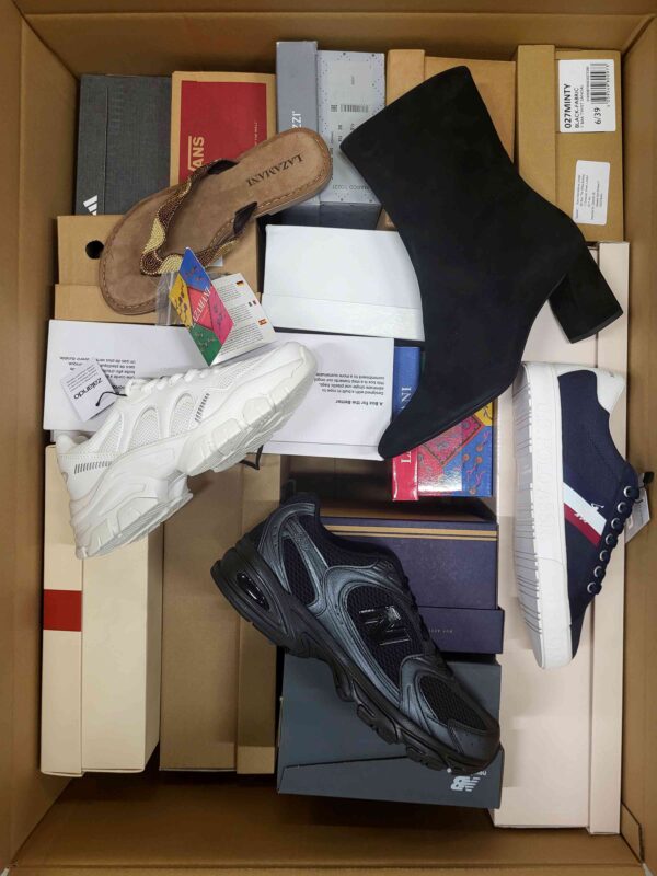 The photo shows a package with footwear in the category AS.