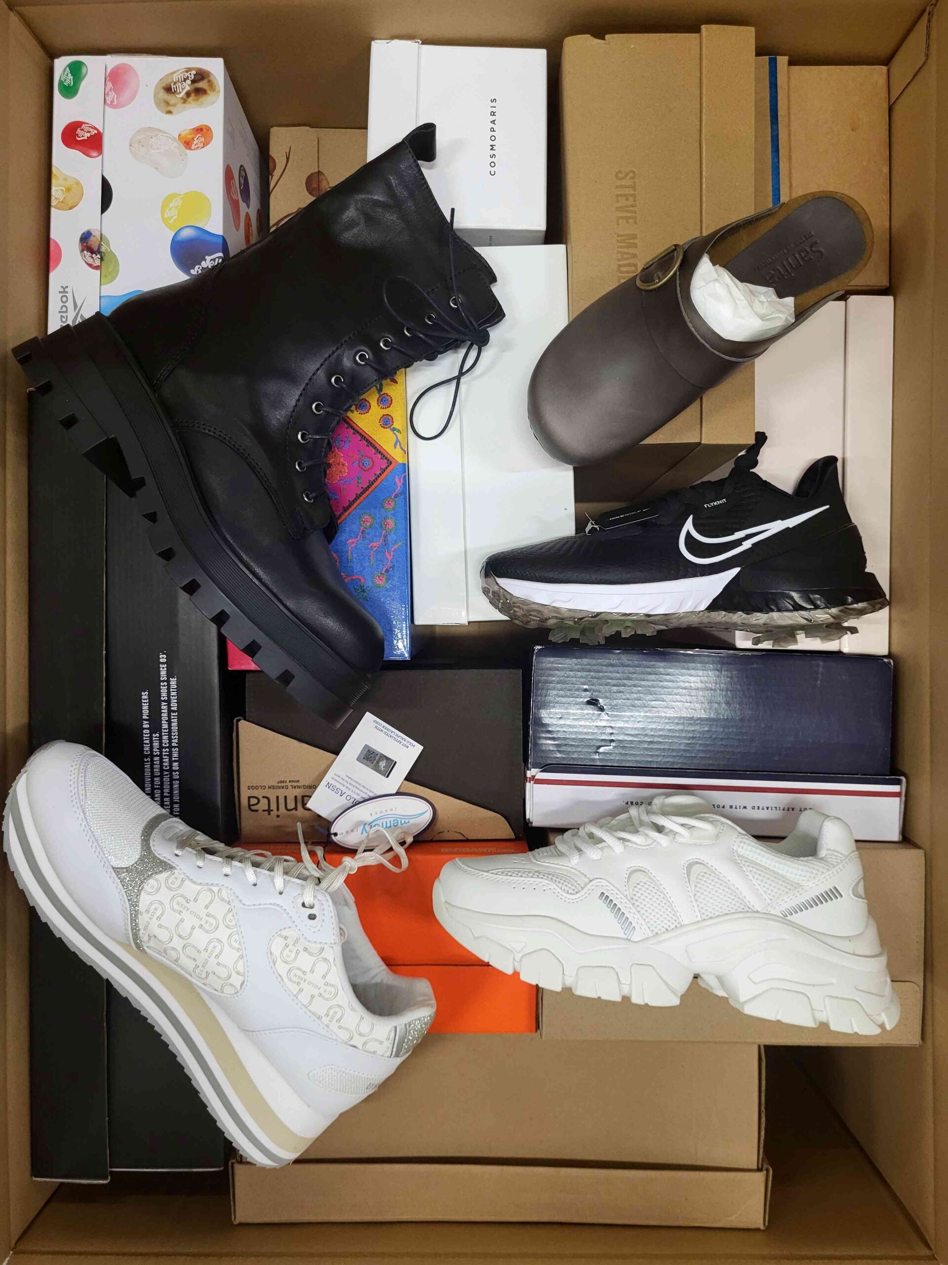 The photo shows a package with footwear in the category AS.