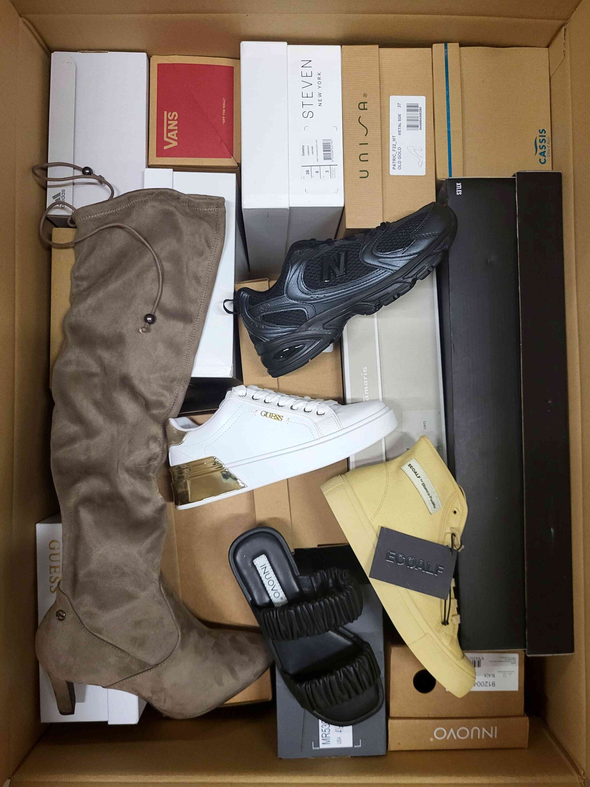 The photo shows a package with footwear in the category AS.