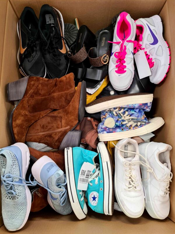 The photo shows a package with footwear in the category SH.