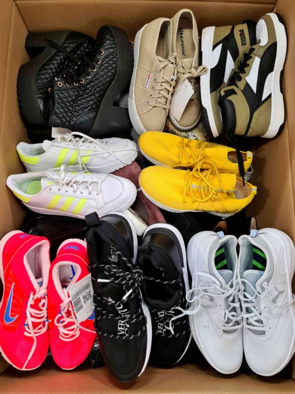 The photo shows a package with footwear in the category SH.