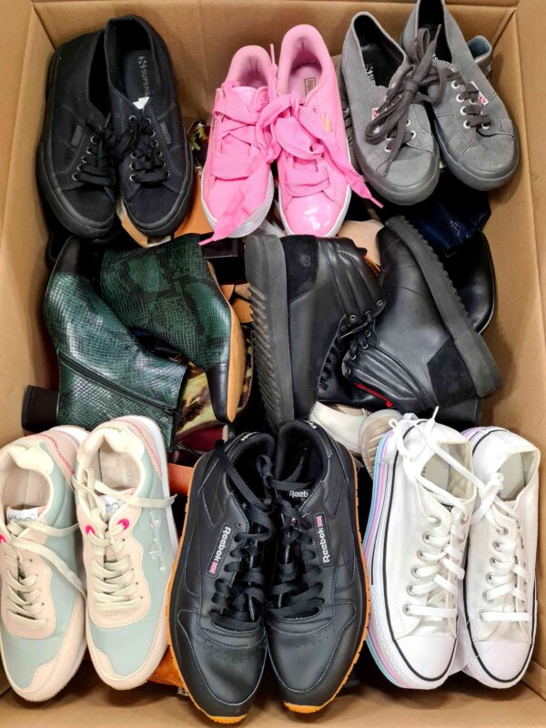 The photo shows a package with footwear in the category SH.