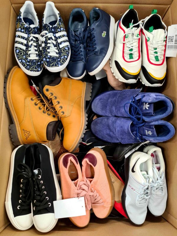 The photo shows a package with footwear in the category SH.