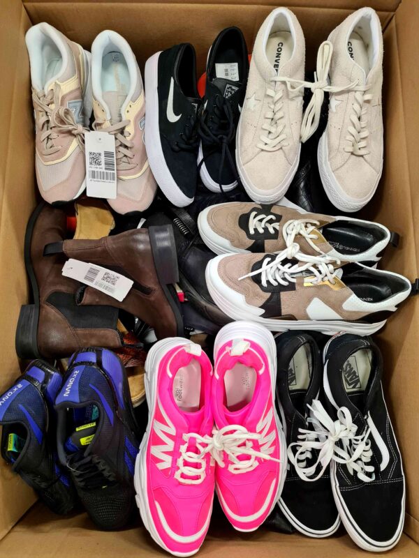 The photo shows a package with footwear in the category SH.