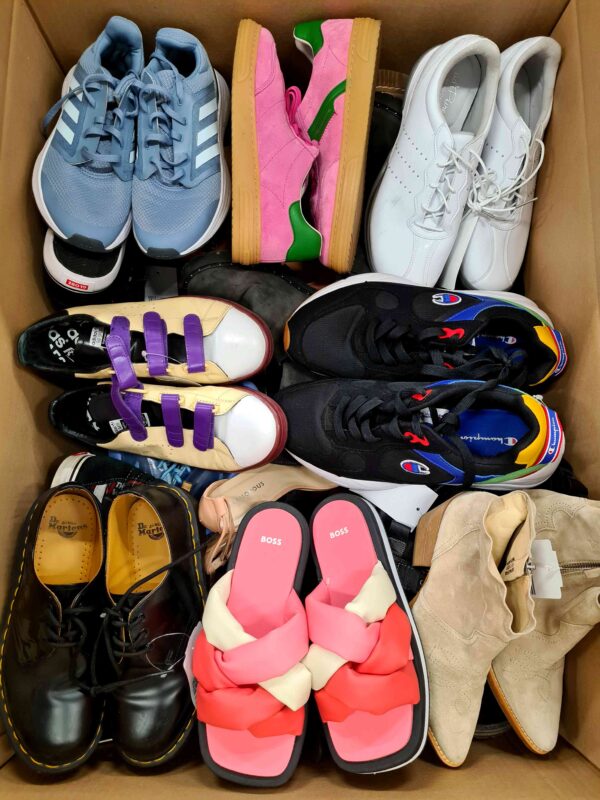 The photo shows a package with footwear in the category SH.