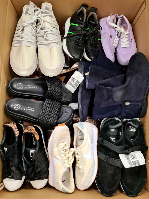 The photo shows a package with footwear in the category SH.