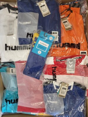 The photo shows a package with clothing in the category H.