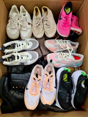 The photo shows a package with footwear in the category SH.