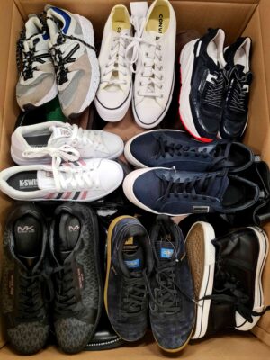 The photo shows a package with footwear in the category SH.