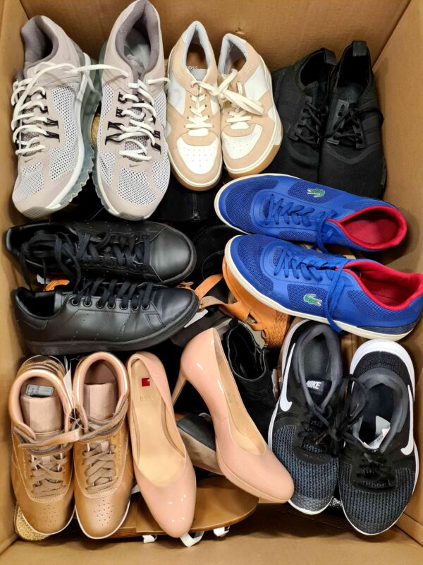 The photo shows a package with footwear in the category SH.
