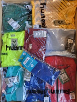 The photo shows a package with clothing in the category H.