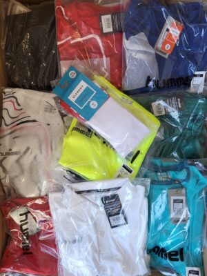 The photo shows a package with clothing in the category H.