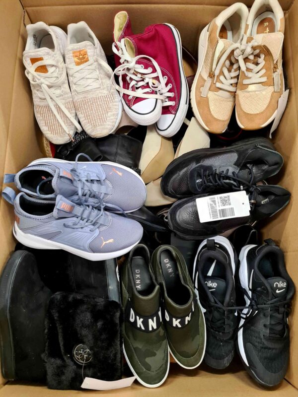 The photo shows a package with footwear in the category SH.