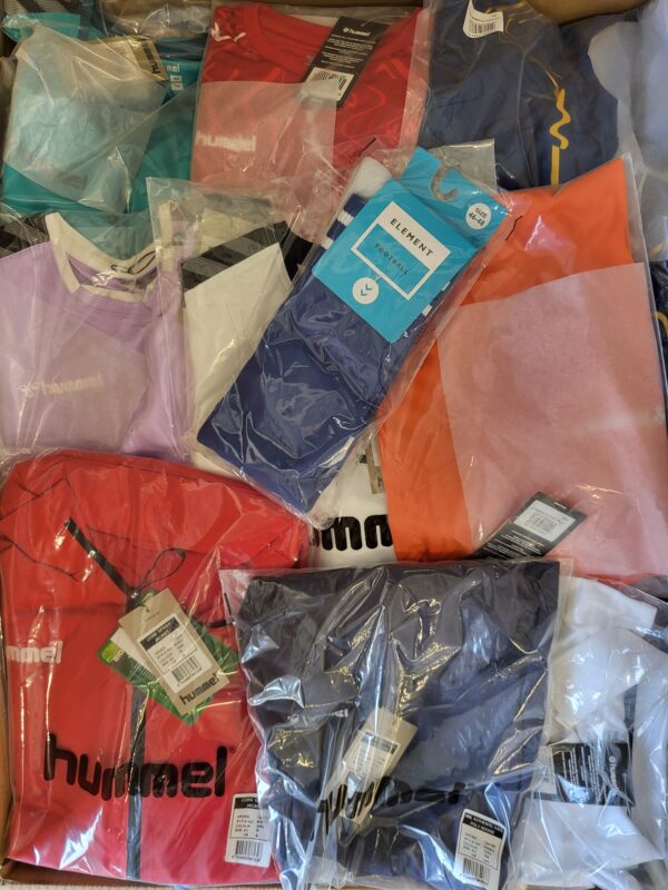 The photo shows a package with clothing in the category H.