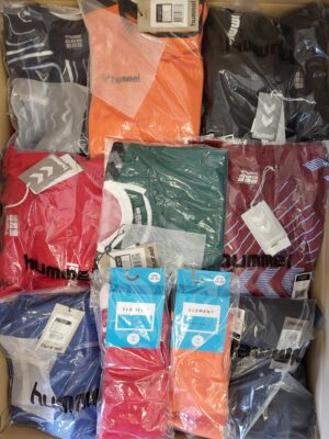 The photo shows a package with clothing in the category H.