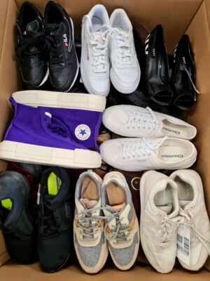 The photo shows a package with footwear in the category SH.