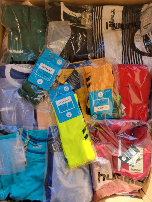 The photo shows a package with clothing in the category H.