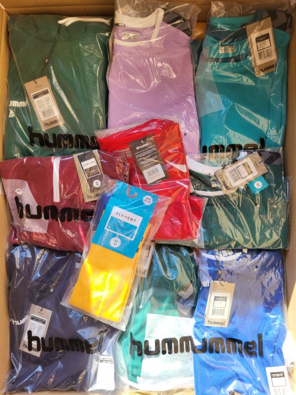 The photo shows a package with clothing in the category H.