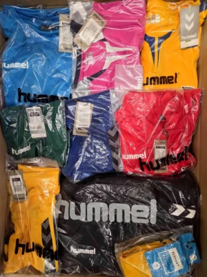 The photo shows a package with clothing in the category H.