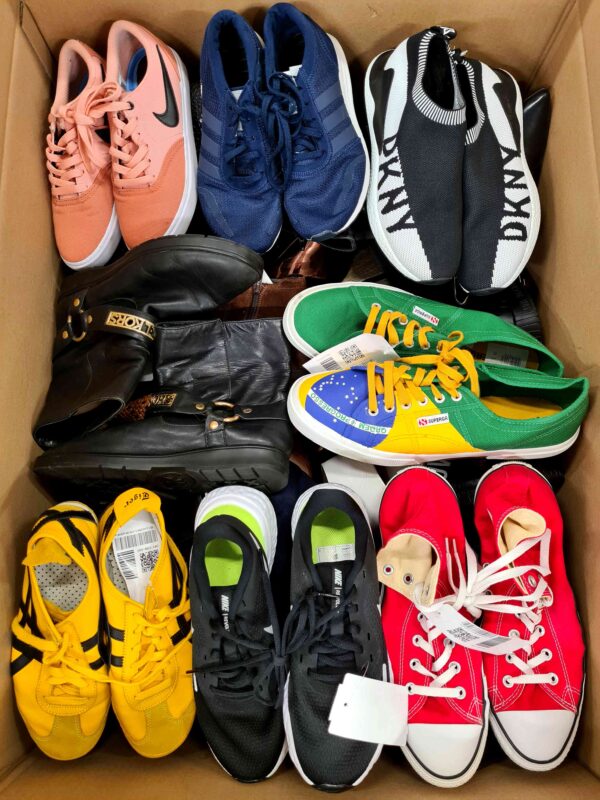 The photo shows a package with footwear in the category SH.