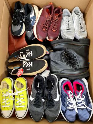 The photo shows a package with footwear in the category SH.