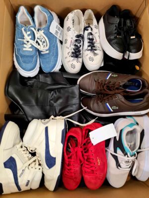 The photo shows a package with footwear in the category SH.