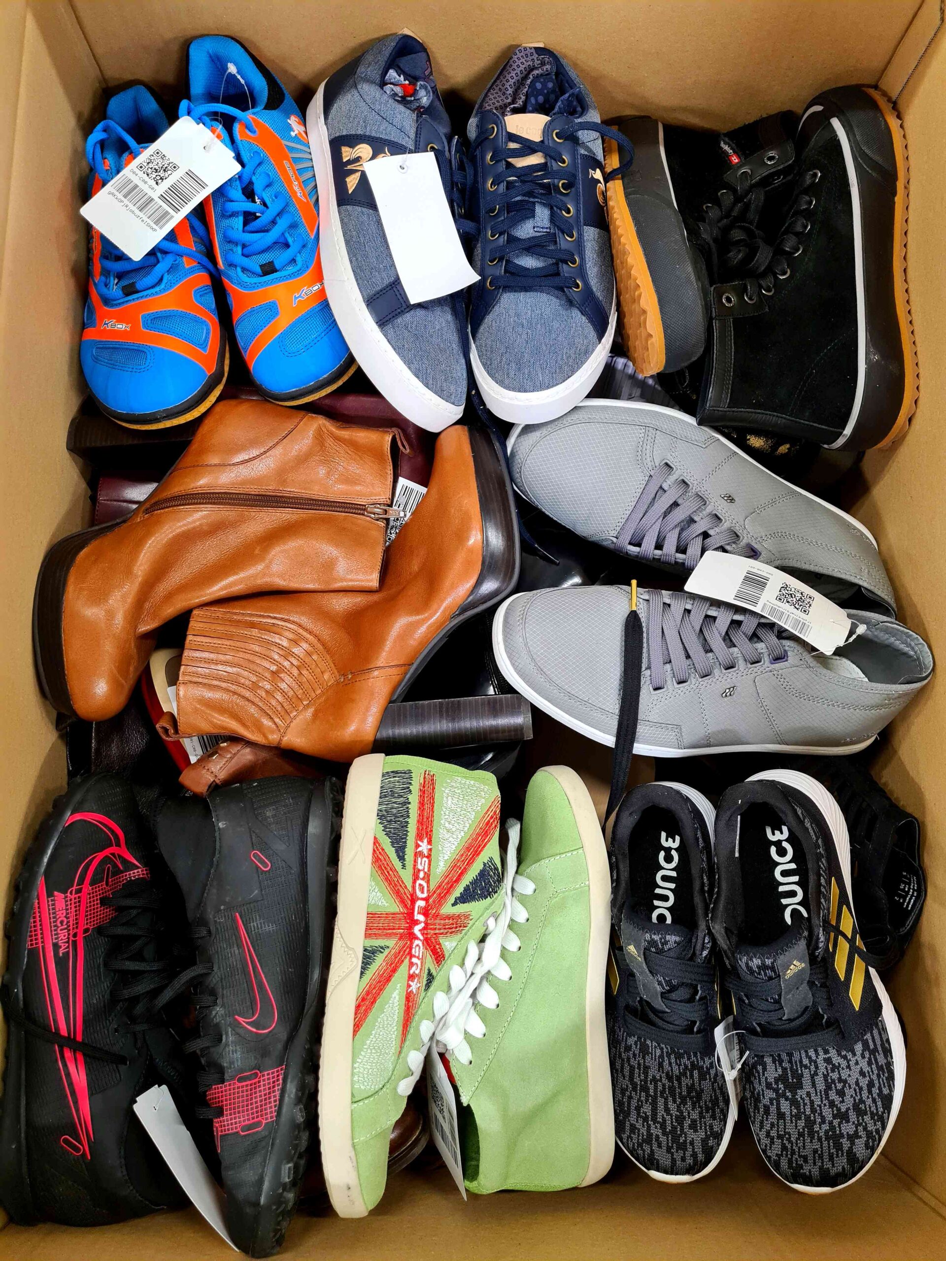 The photo shows a package with footwear in the category SH.