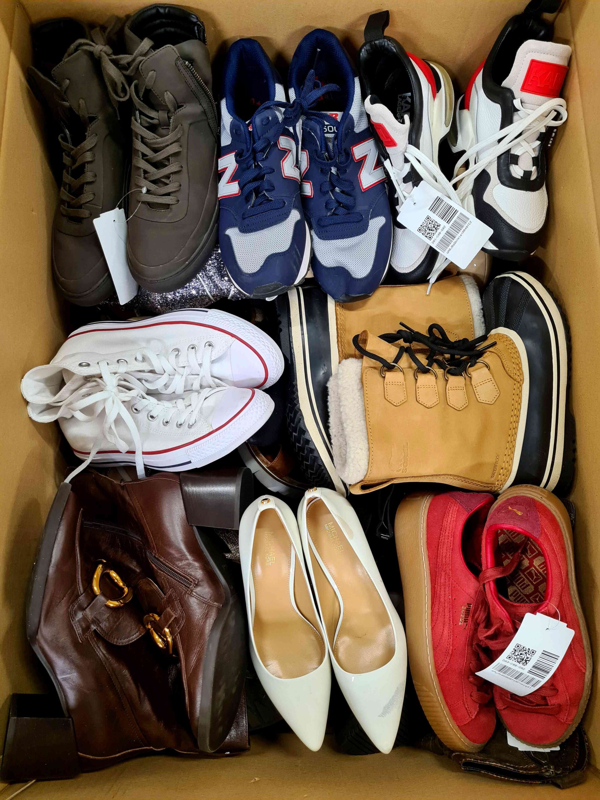 The photo shows a package with footwear in the category SH.