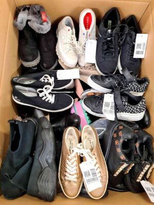 The photo shows a package with footwear in the category SH.