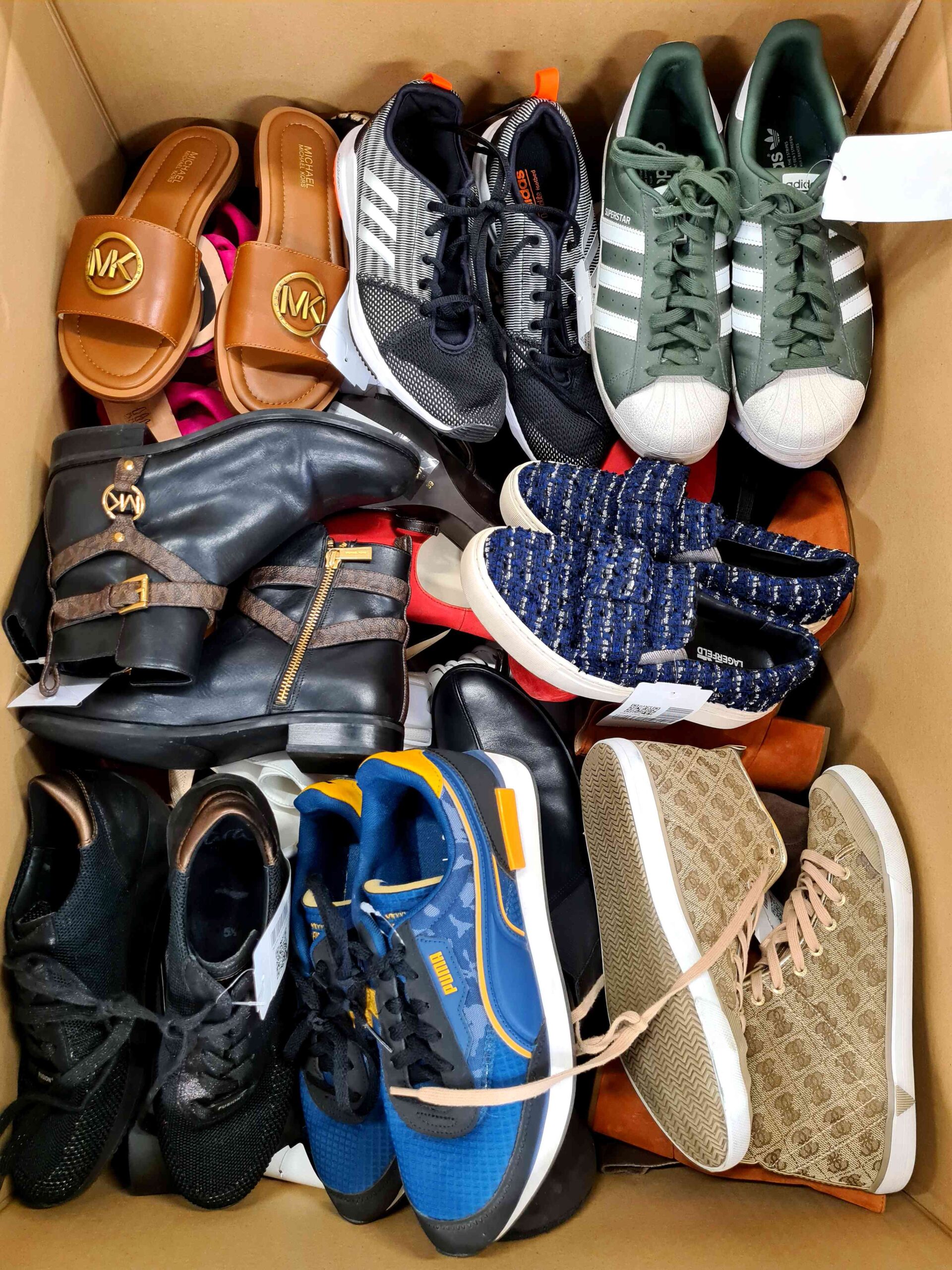 The photo shows a package with footwear in the category SH.