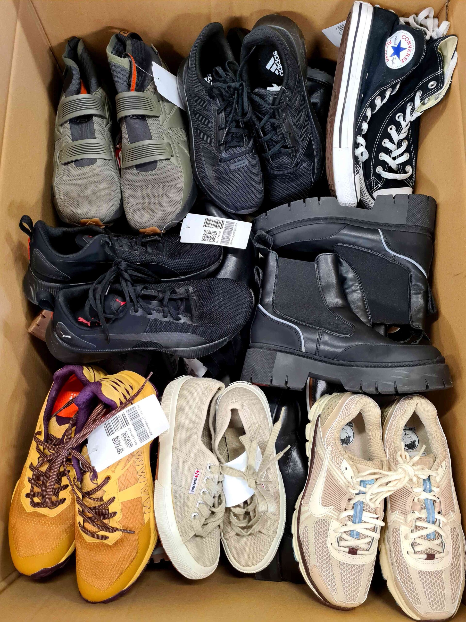 The photo shows a package with footwear in the category SH.