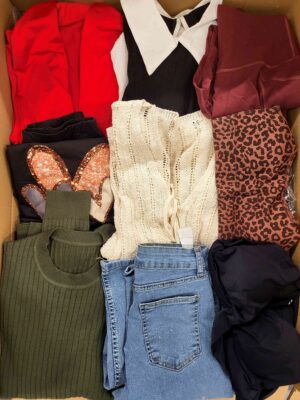 The photo shows a package with clothing in the category BSN.